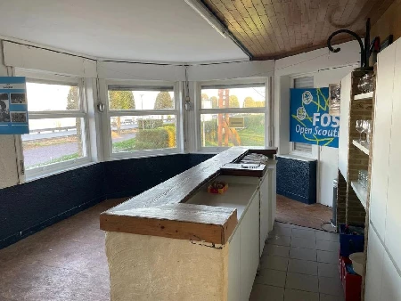 Eetzaal met FOS banner